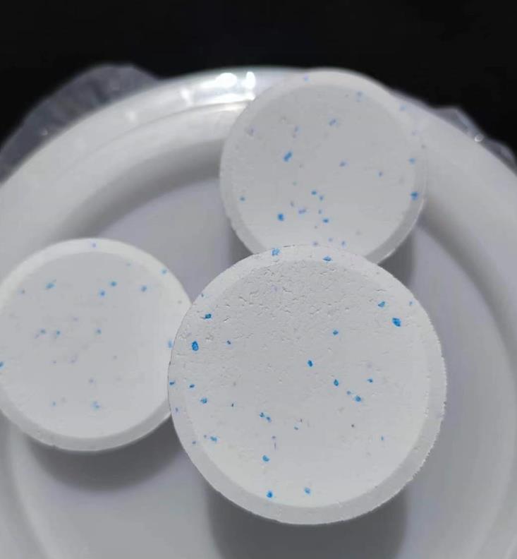 MULTI-TABLET TRICHLOROISOCYANURIC ACID